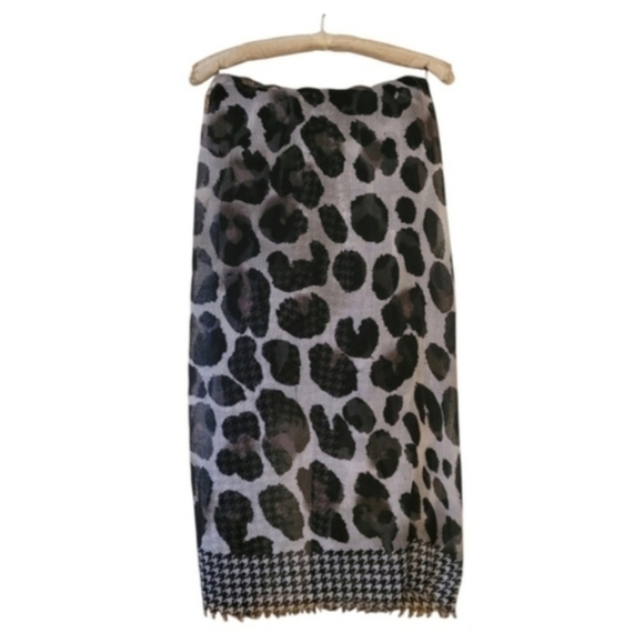 Nicole Marciano Accessories - Nicole Marciano large wrap or scarf Animal Print Houndstooth